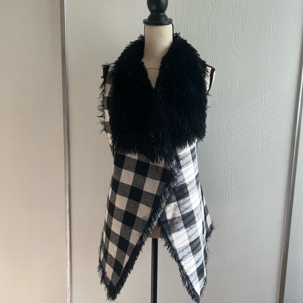 Steve Madden Black & White Plaid, checkered fur vest, Size XS/S